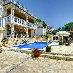 villa-sandor.pula-hotels.org/